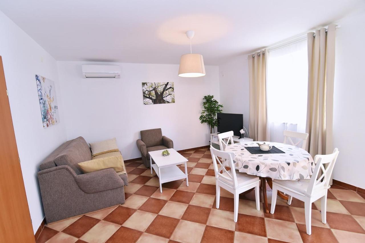 Apartments Luni Baška Eksteriør billede