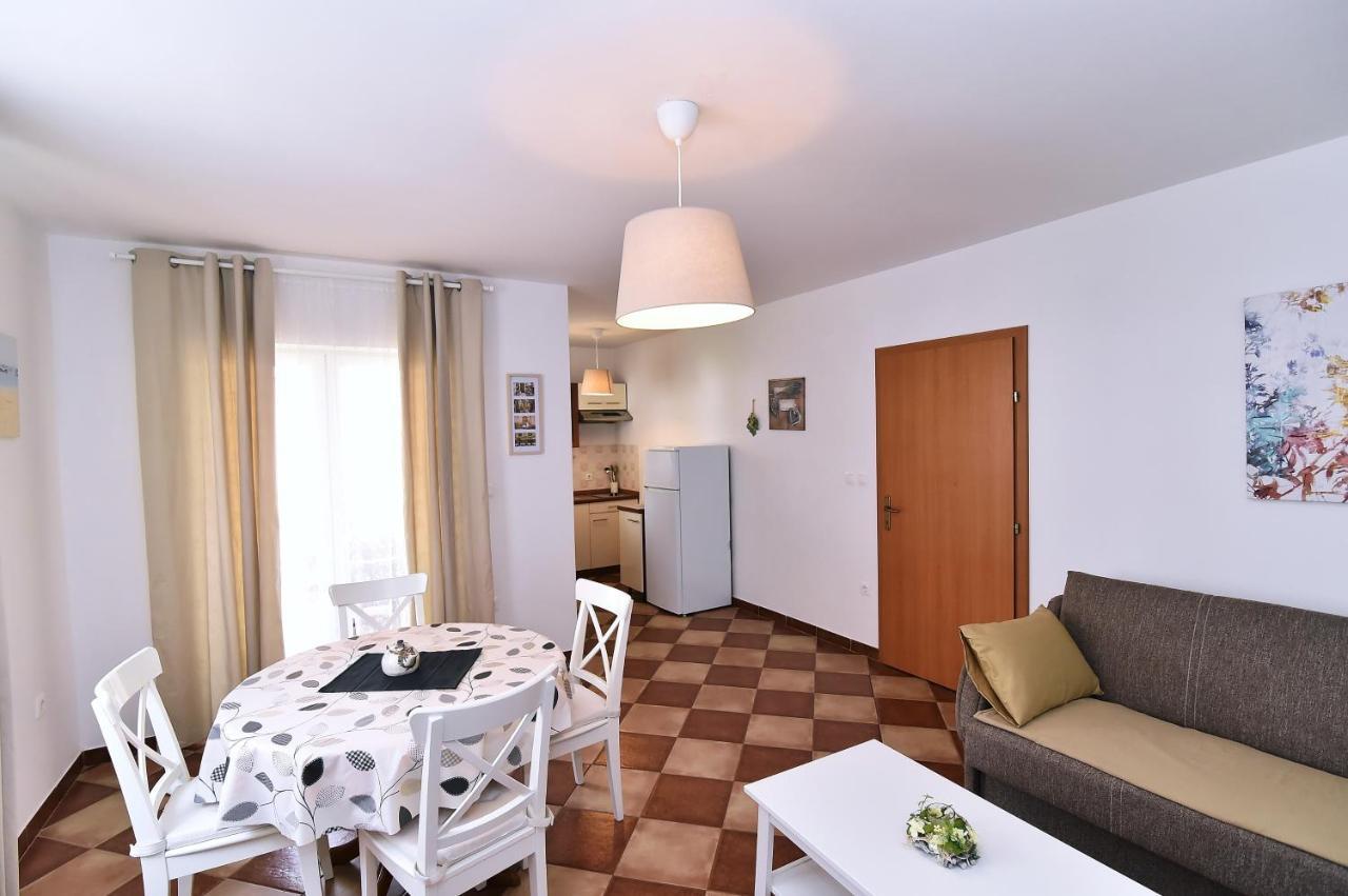 Apartments Luni Baška Eksteriør billede