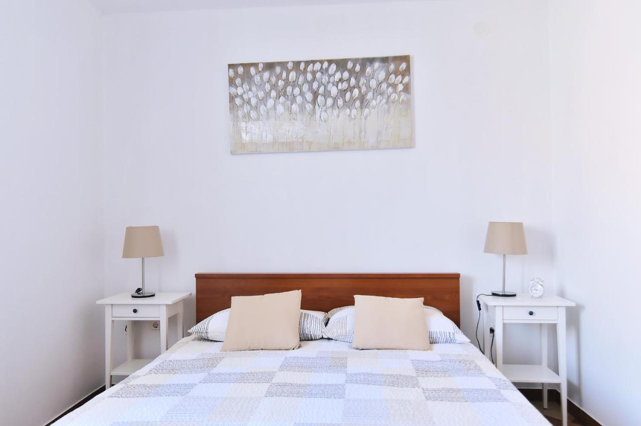 Apartments Luni Baška Eksteriør billede