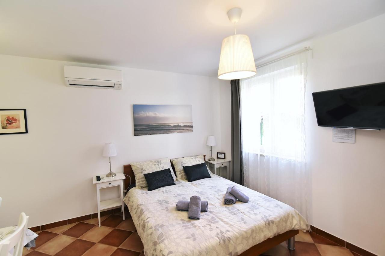 Apartments Luni Baška Eksteriør billede