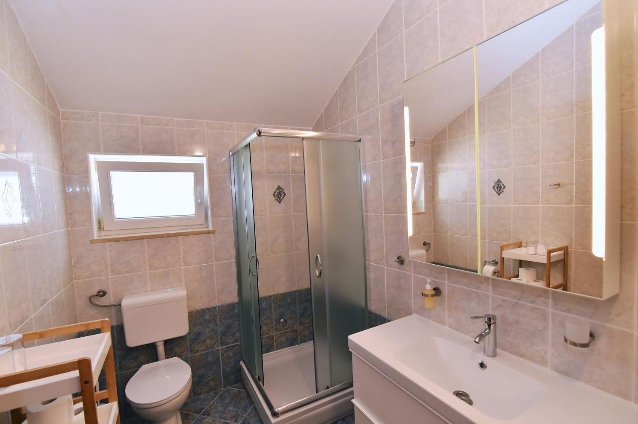 Apartments Luni Baška Eksteriør billede