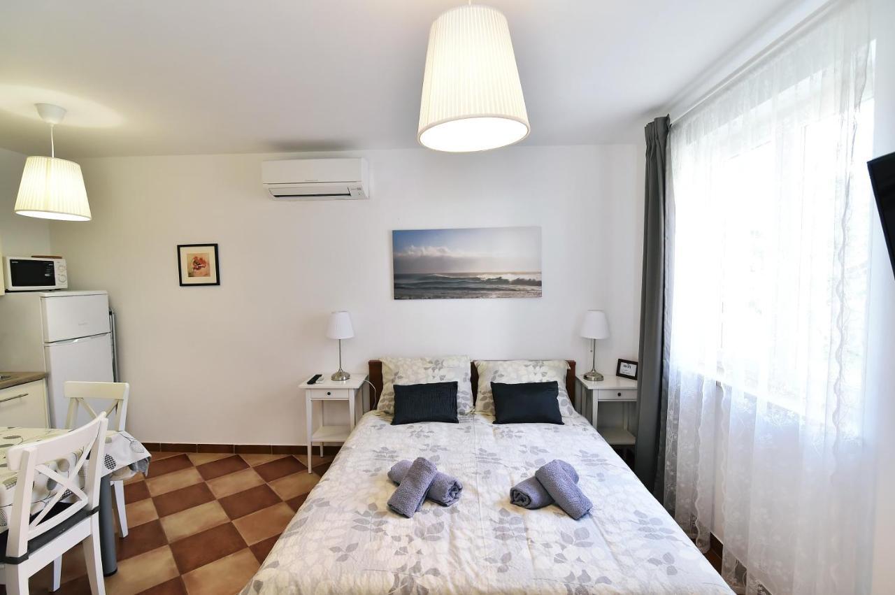 Apartments Luni Baška Eksteriør billede
