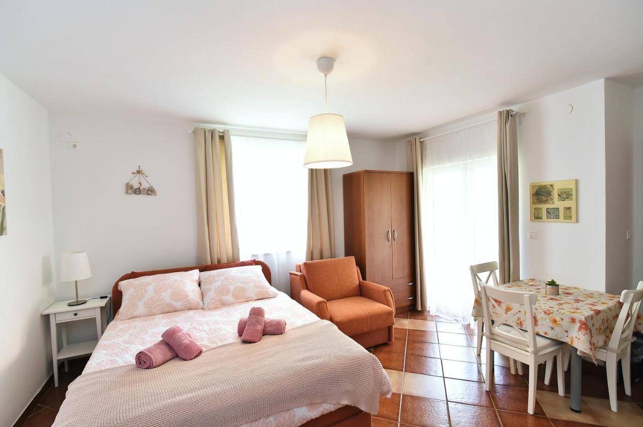 Apartments Luni Baška Eksteriør billede