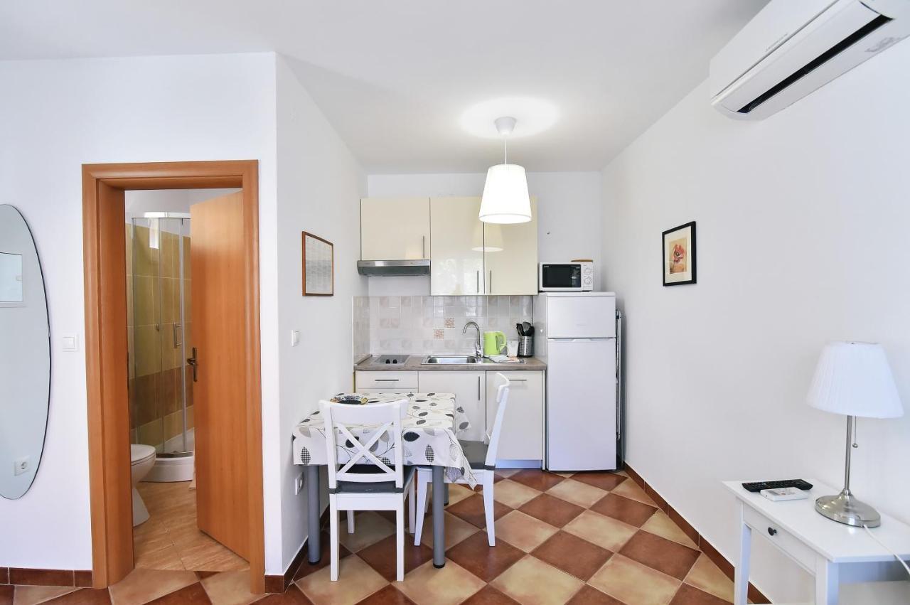 Apartments Luni Baška Eksteriør billede