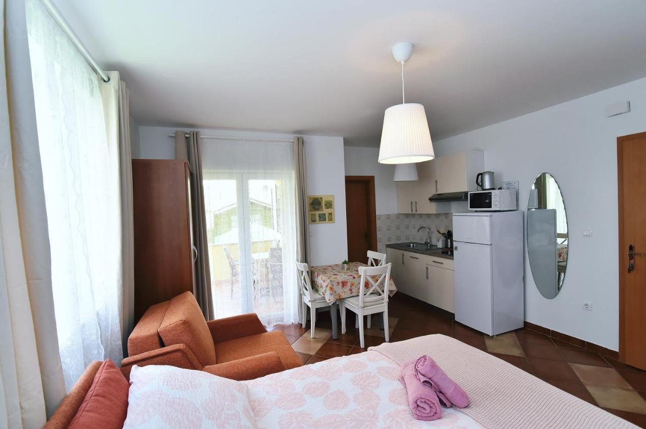 Apartments Luni Baška Eksteriør billede