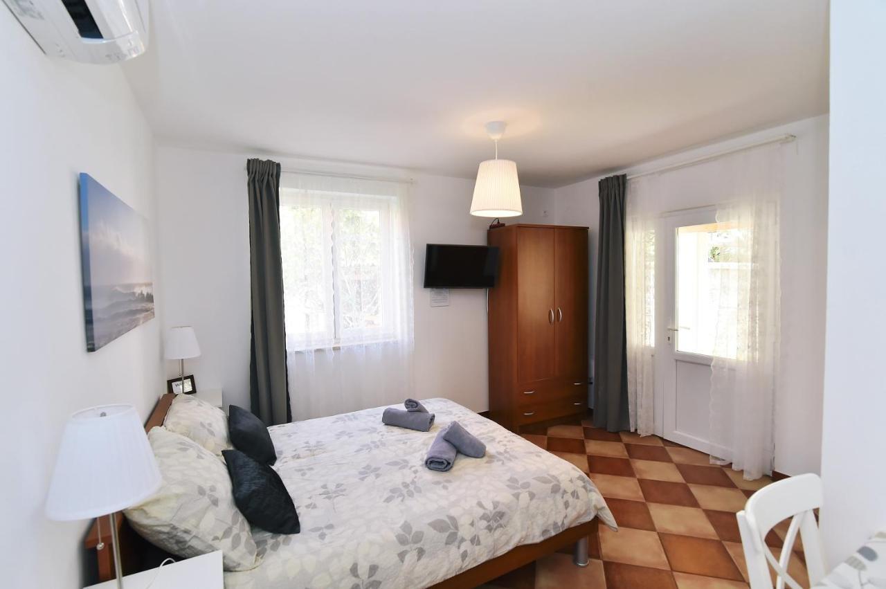 Apartments Luni Baška Eksteriør billede