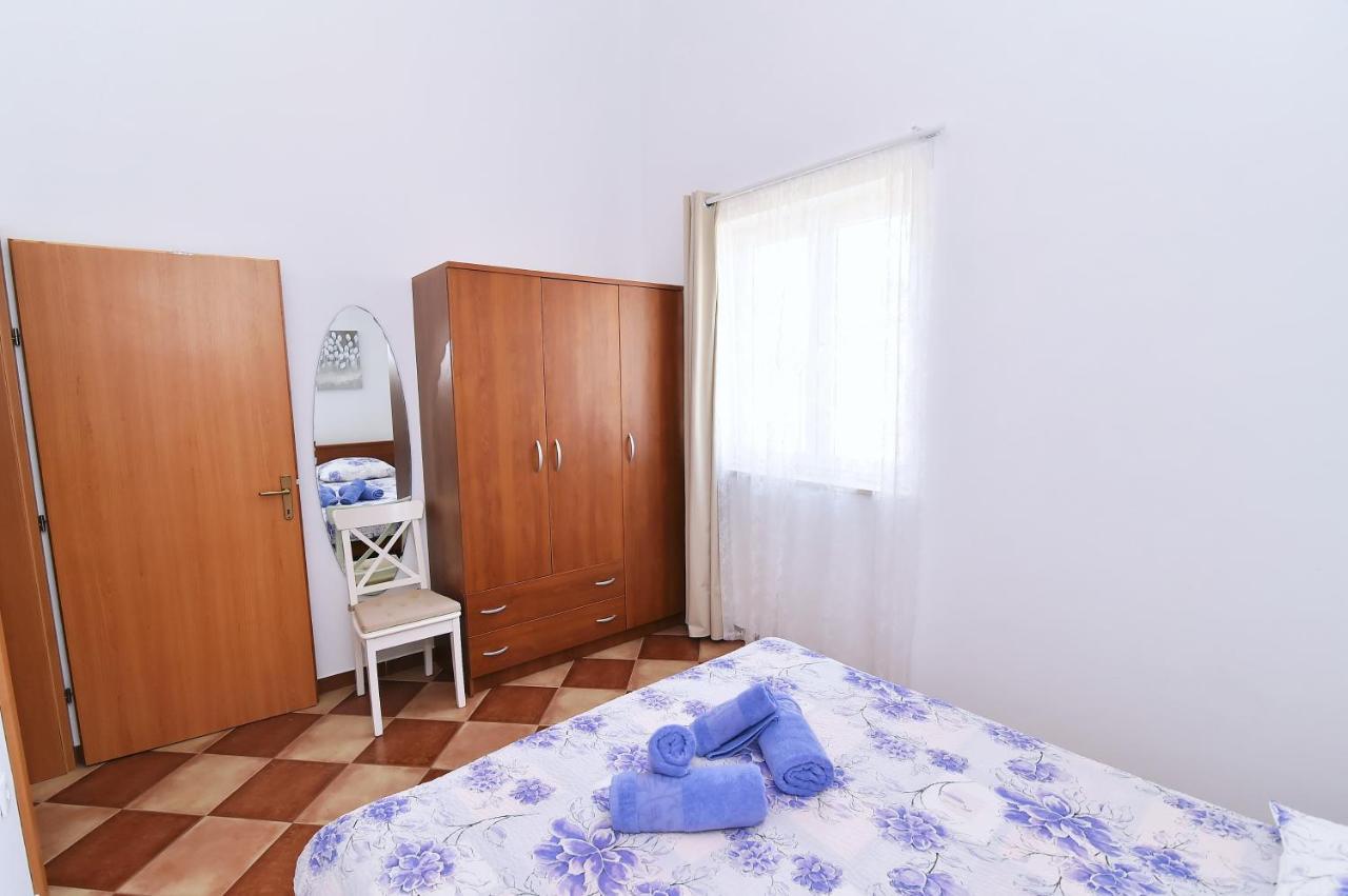 Apartments Luni Baška Eksteriør billede