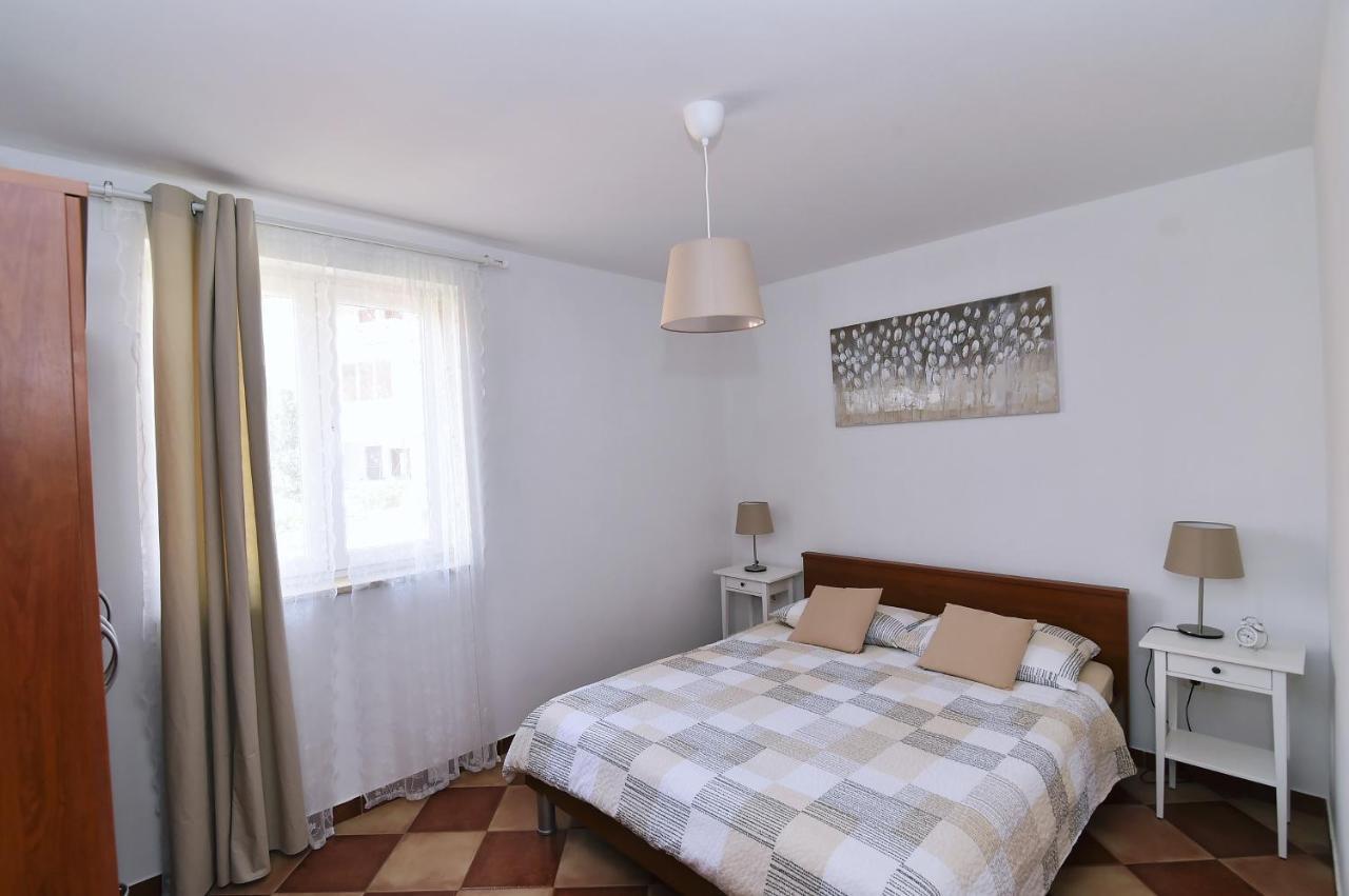 Apartments Luni Baška Eksteriør billede