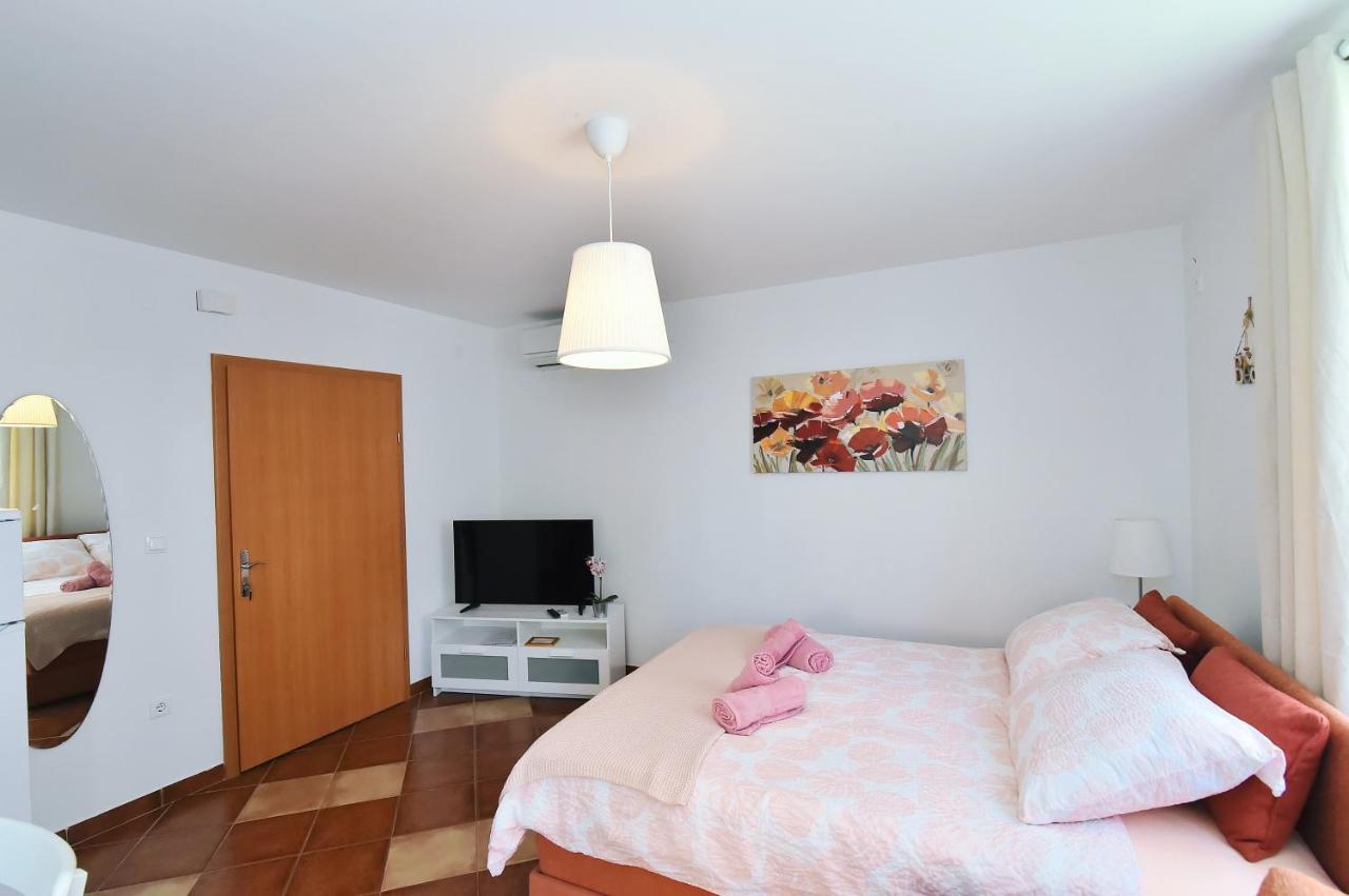 Apartments Luni Baška Eksteriør billede