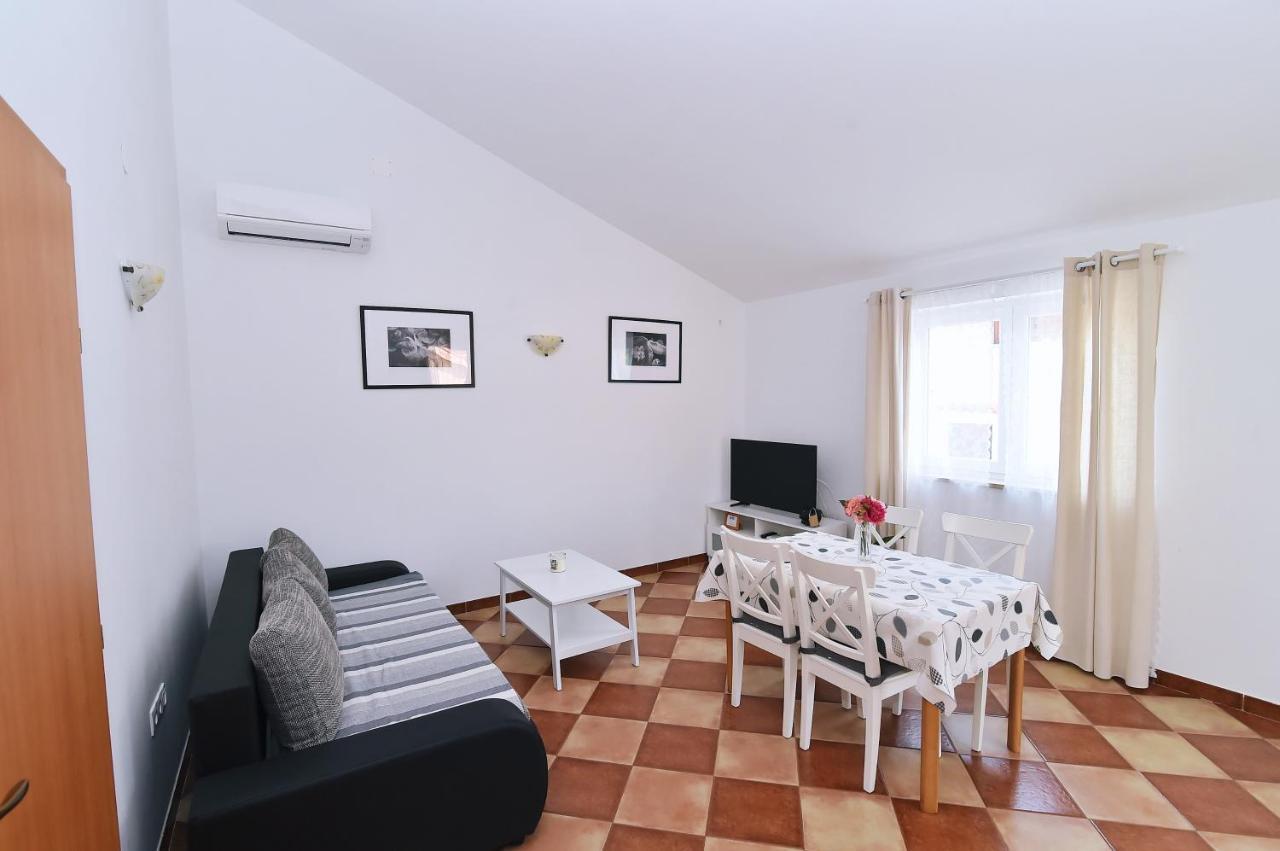 Apartments Luni Baška Eksteriør billede